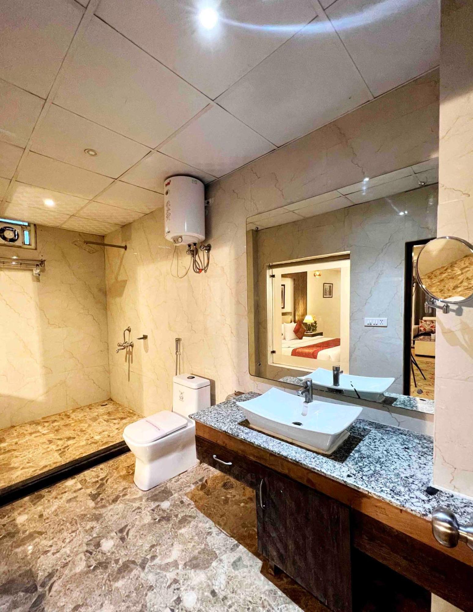 Airport Hotel The Grand Shoba Nuova Delhi Esterno foto